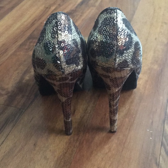 Sequined cheetah print heels - Picture 4 of 4
